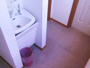 2階トイレ入口前シンク