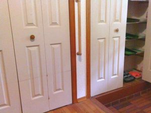 玄関ホール手摺り